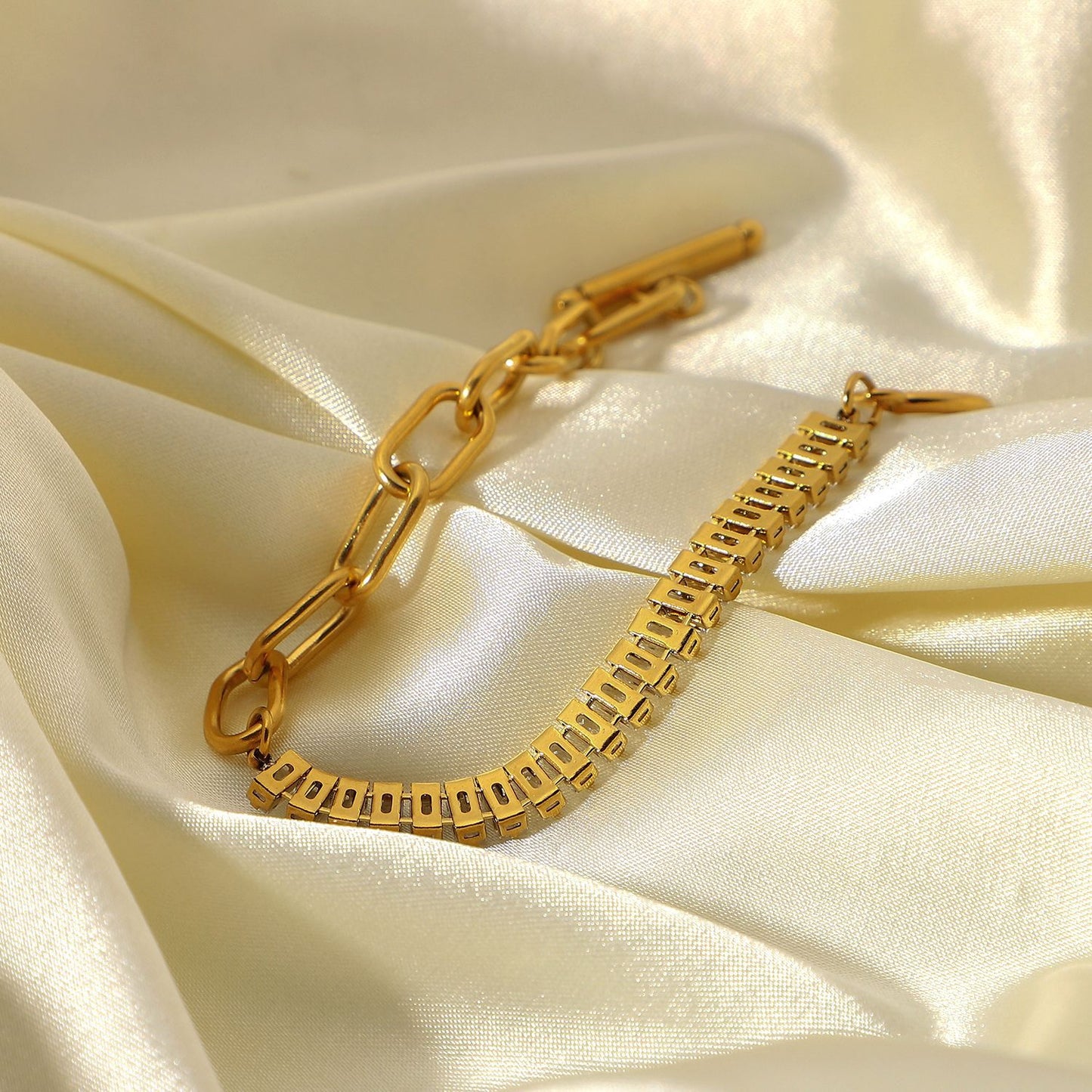 18K Gold Shine Bright Toggle Bracelet With CZ Stones